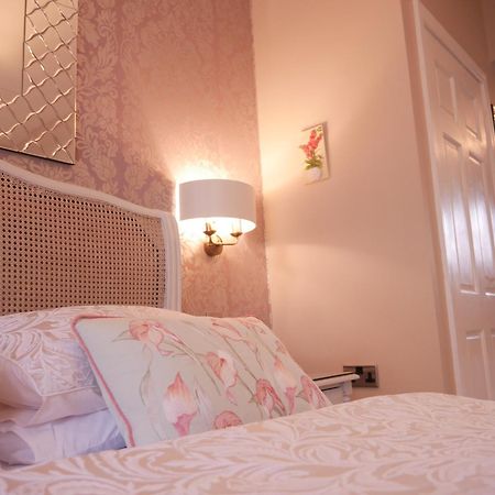 Bowness Bay Suites (Adults Only) Екстер'єр фото