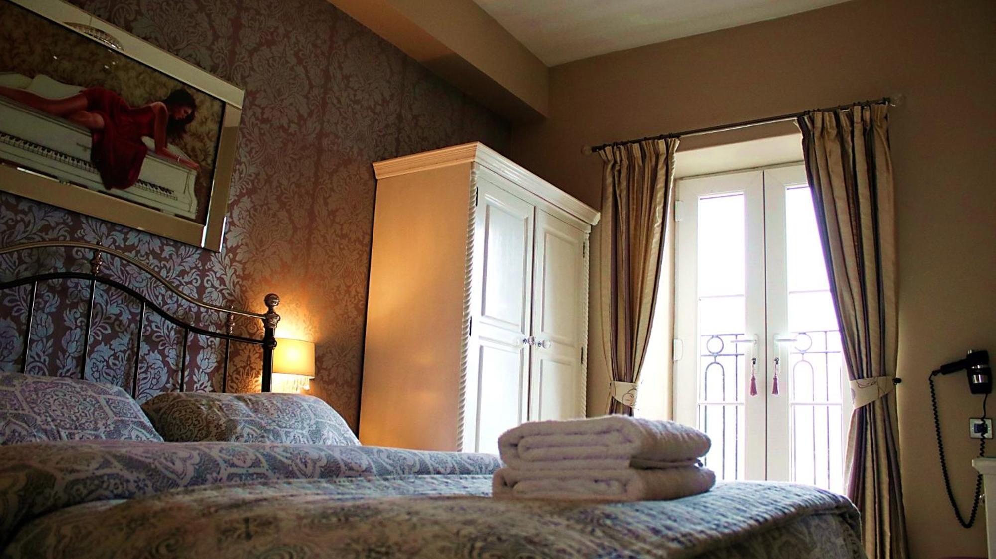 Bowness Bay Suites (Adults Only) Екстер'єр фото