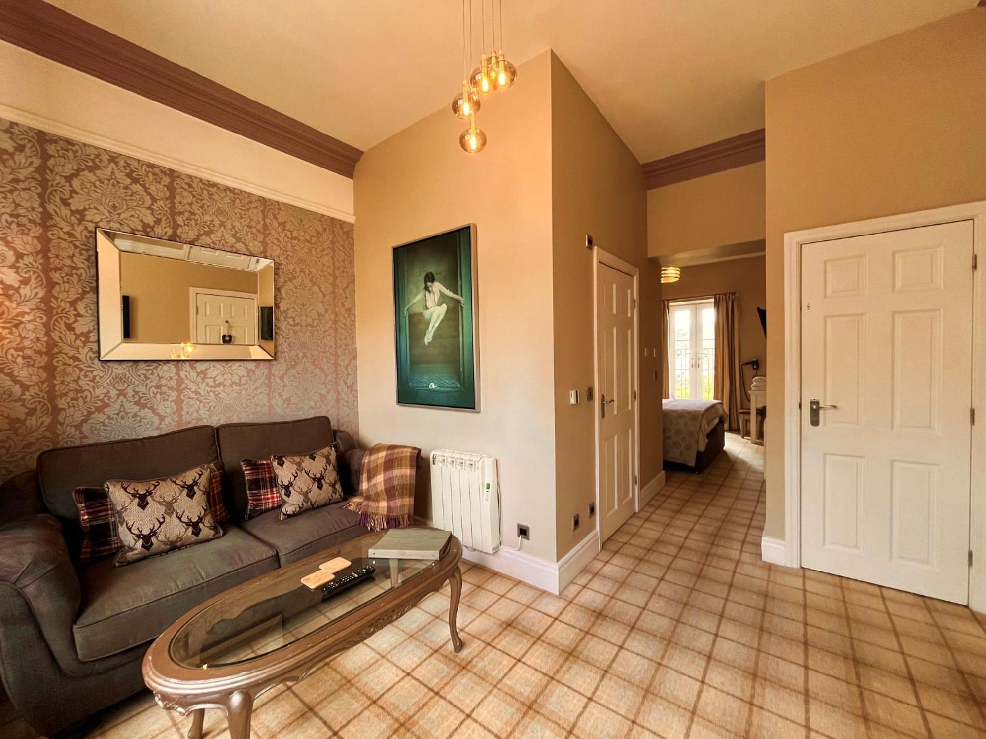 Bowness Bay Suites (Adults Only) Екстер'єр фото