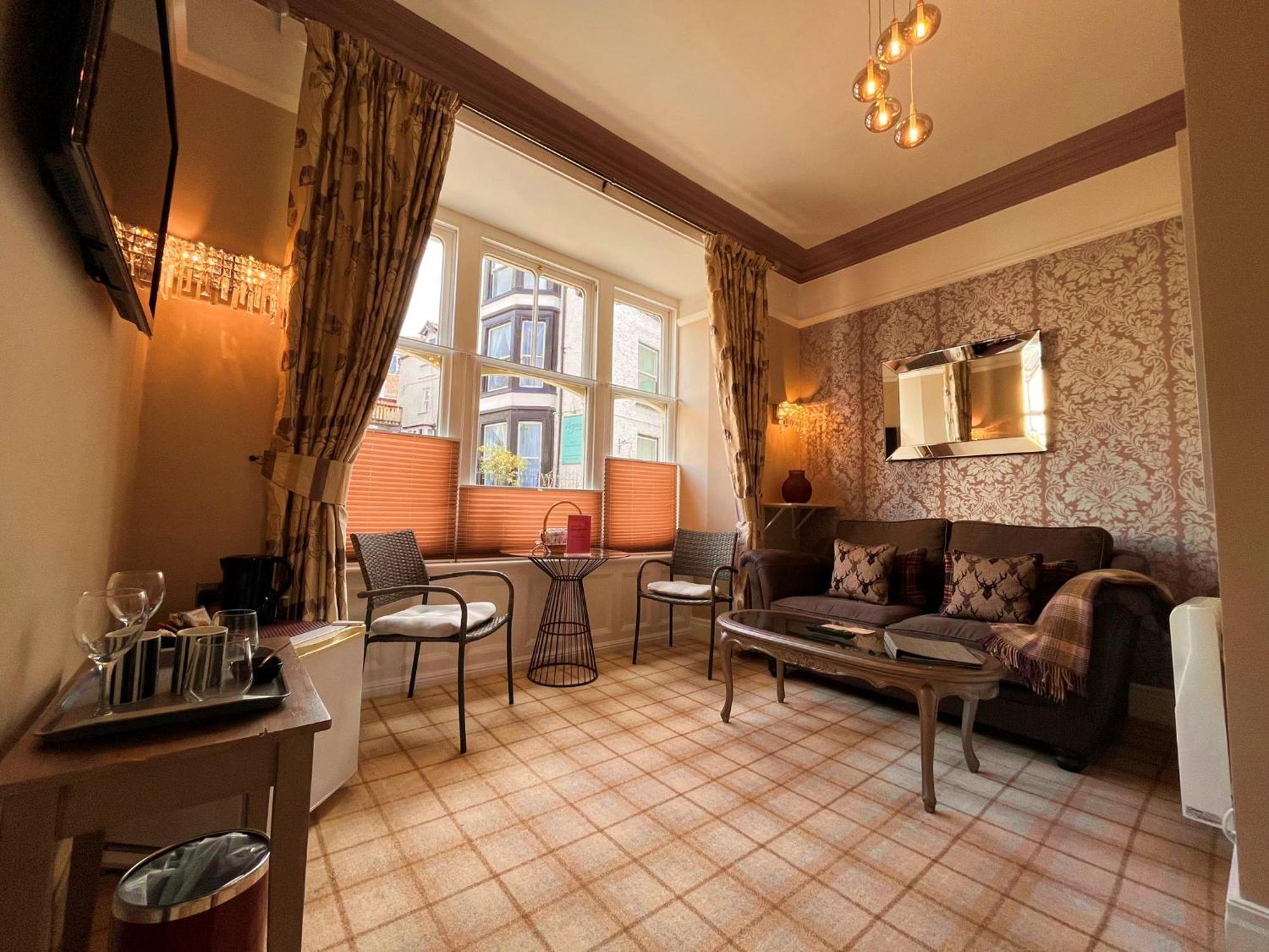 Bowness Bay Suites (Adults Only) Екстер'єр фото