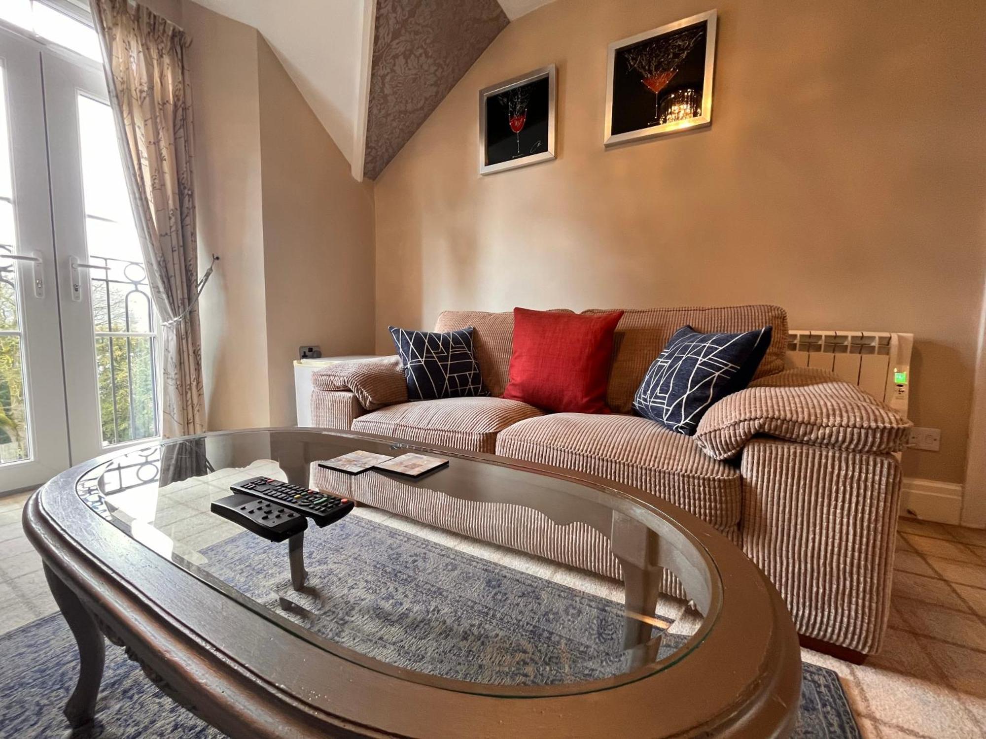 Bowness Bay Suites (Adults Only) Екстер'єр фото