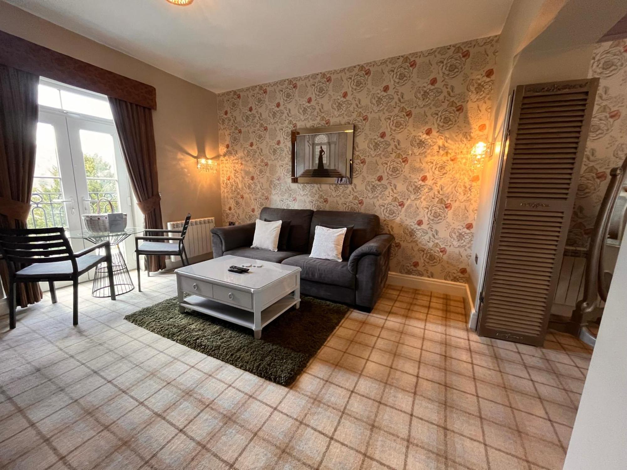 Bowness Bay Suites (Adults Only) Екстер'єр фото