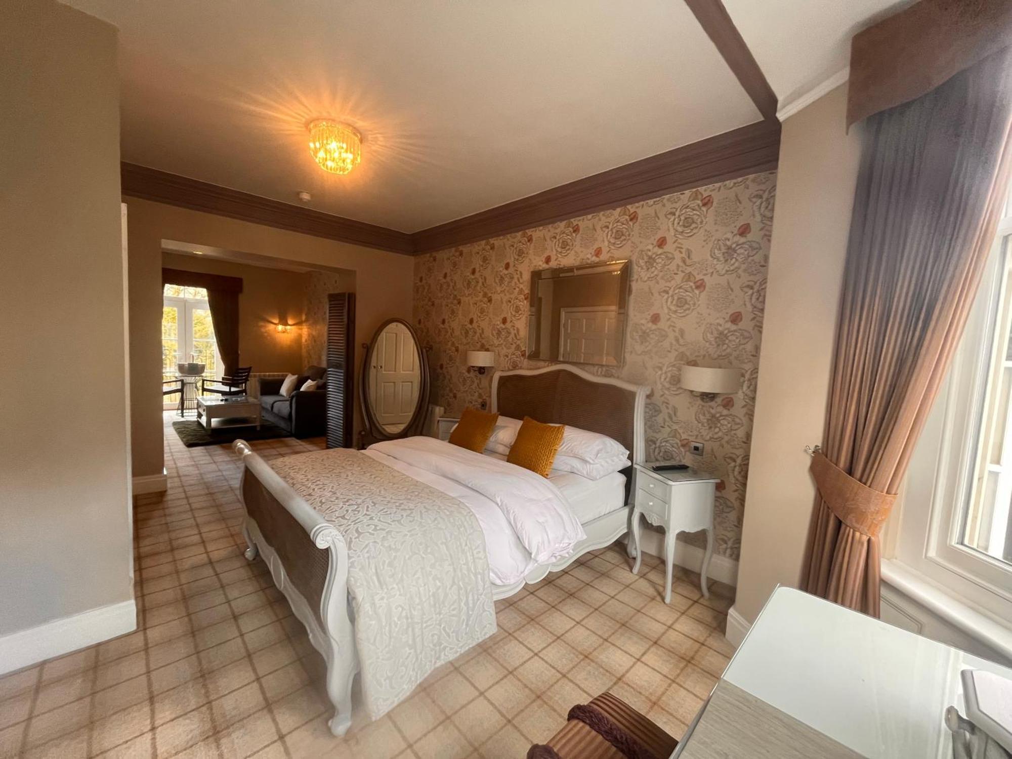 Bowness Bay Suites (Adults Only) Екстер'єр фото