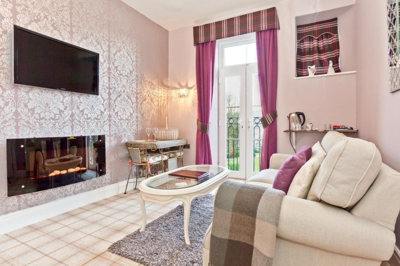 Bowness Bay Suites (Adults Only) Екстер'єр фото