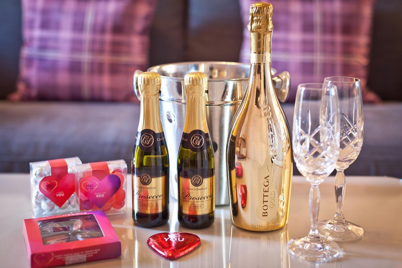 Bowness Bay Suites (Adults Only) Екстер'єр фото