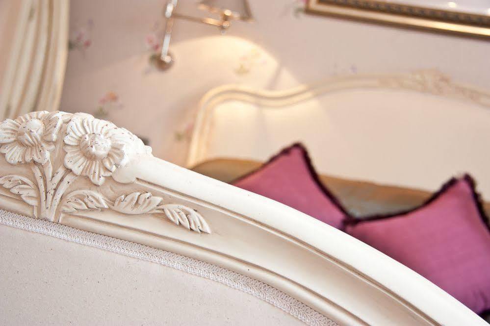 Bowness Bay Suites (Adults Only) Екстер'єр фото
